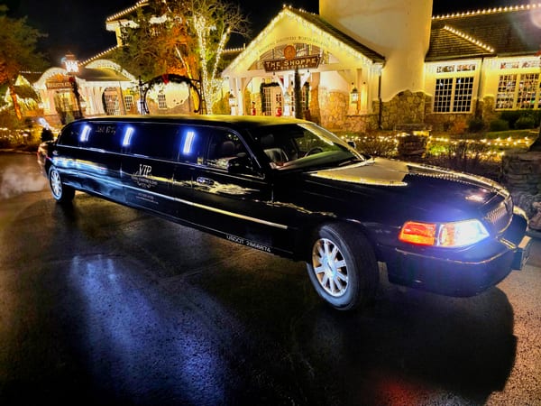 Black Lincoln Super-Stretch Limo